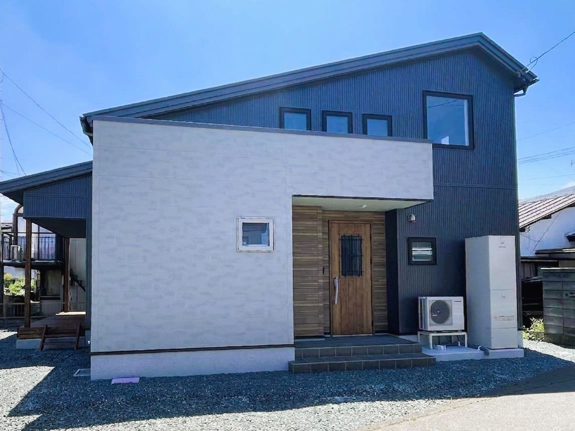 奥州市1.5階建てモデルハウス外観